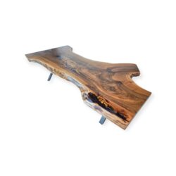 Walnut valurautarunkoinen pöytä