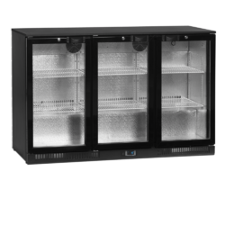 Pullokaappi kolmella saranaovella