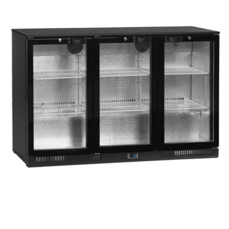 Pullokaappi kolmella saranaovella