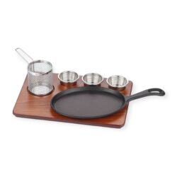 Valurautainen tarjoilusetti paistinpannulla