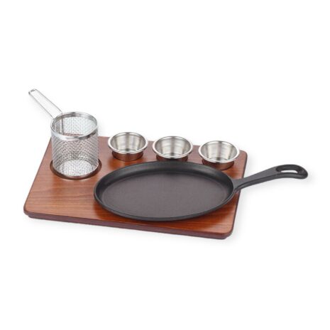 Valurautainen tarjoilusetti paistinpannulla Valurautainen tarjoilusetti paistinpannulla