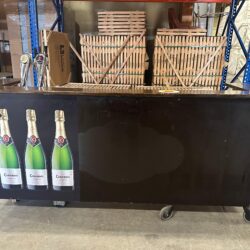 Baaritiski renkailla