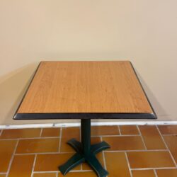 Käytetty ravintolapöytä 70x70cm