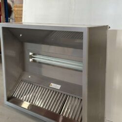 Käytetty huuva 150cm leveä